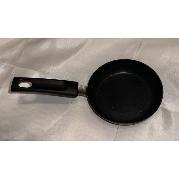 Small Frying Pan Tfal Nonstick 5 Inch One Egg Wonder Black, Pre Owned - Picture 2 of 4